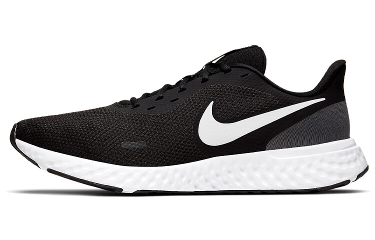 

Nike Revolution 5 черный/белый