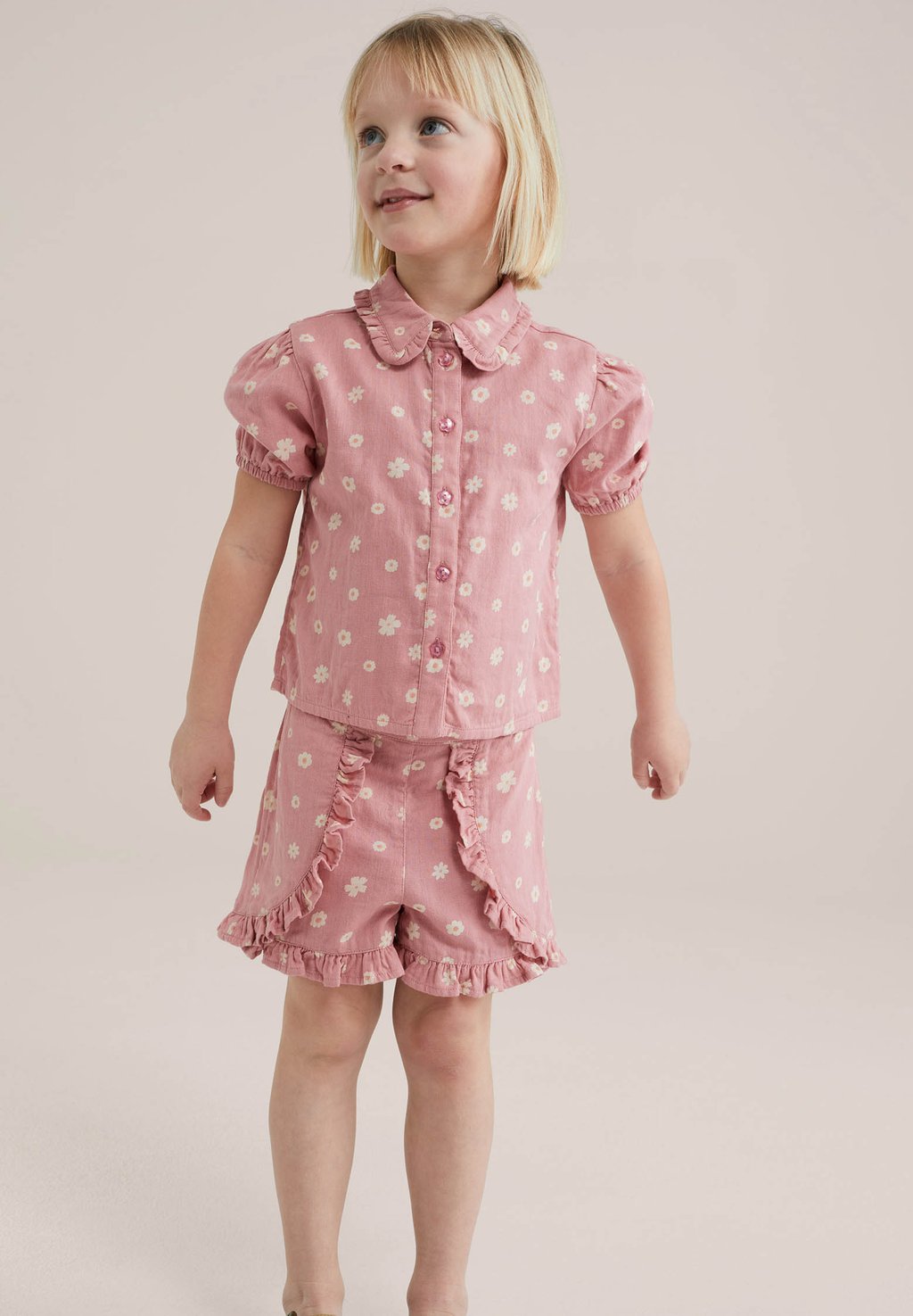 

Шорты WE Fashion, розовый