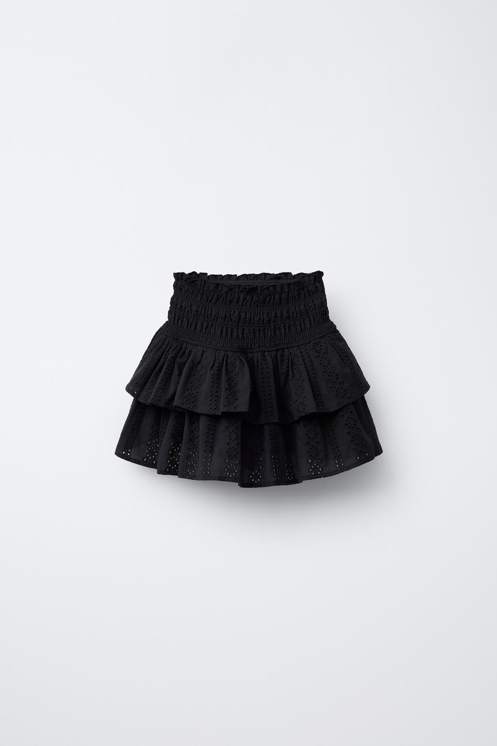 

Шорты-бермуды с вышивкой шиффли и рюшами ZARA, черный