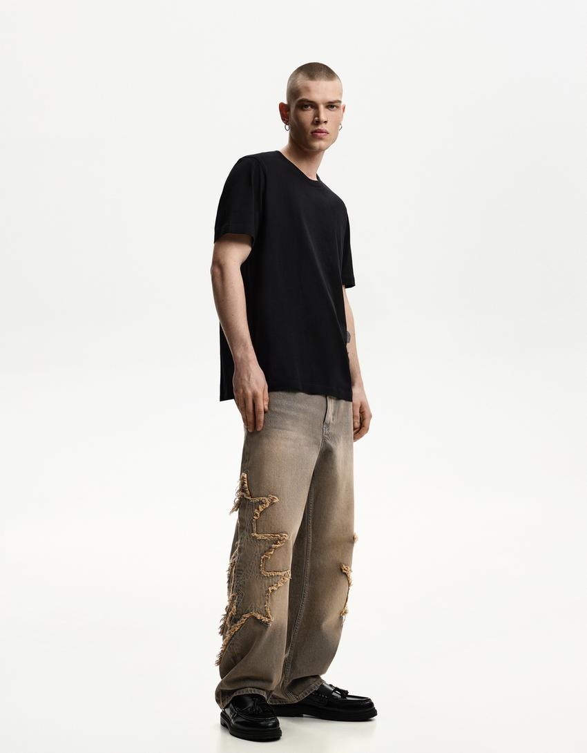 

Мешковатые джинсы с заплатками Bershka, серый