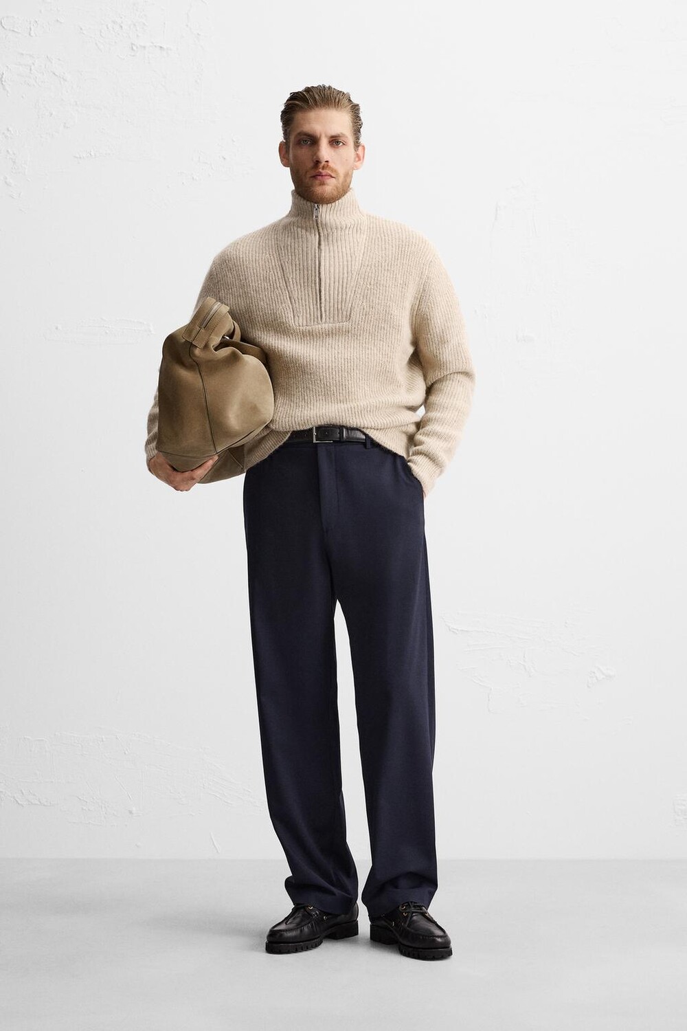 

Текстурный свитер на молнии ZARA, экрю
