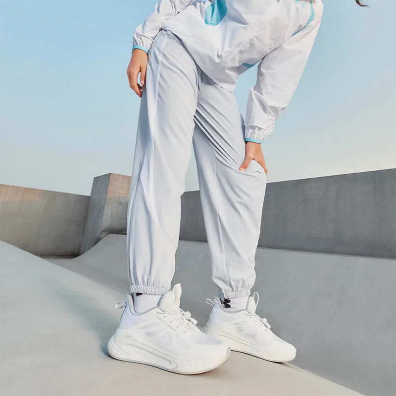 Спортивные штаны для подростков Under Armour светлосерые — фото 4