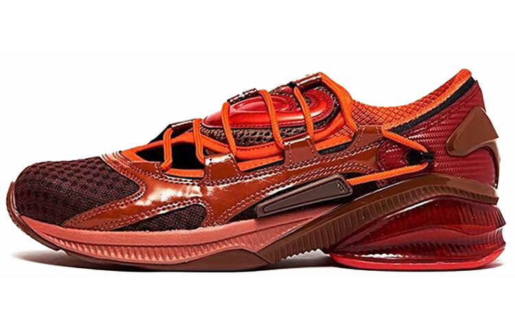 

Женские кроссовки для бега совместного бренда Asics Kiko Kostadinov