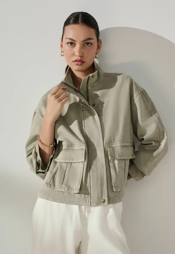 Куртка Petite fit funnel neck 2 pocket summer jacket Next, хаки-зеленый