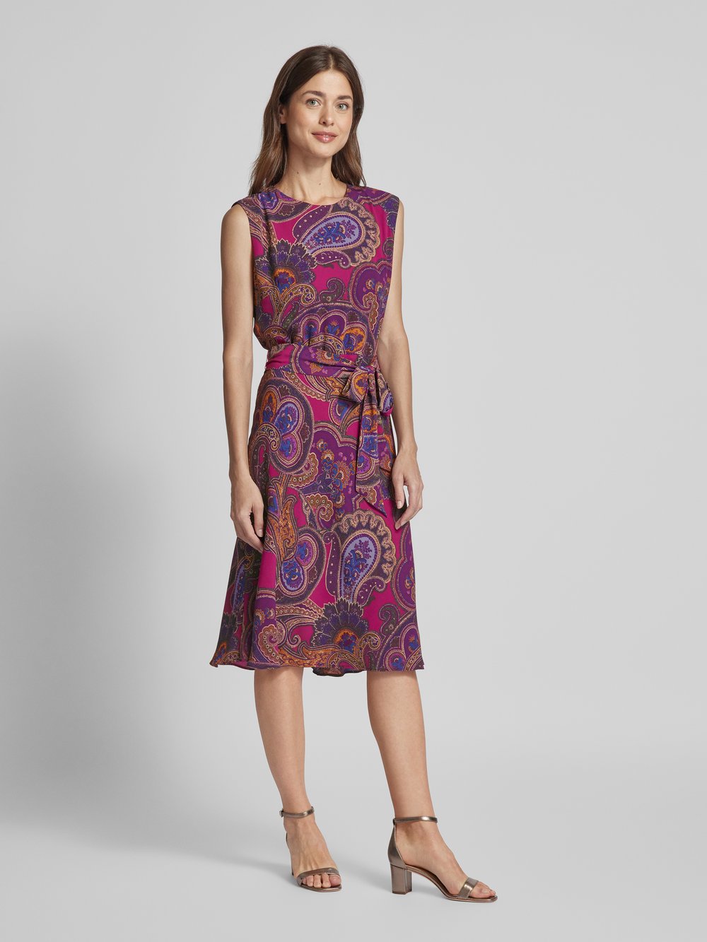 

Платье длиной до колена с завязывающимся поясом Lauren Ralph Lauren, фуксия