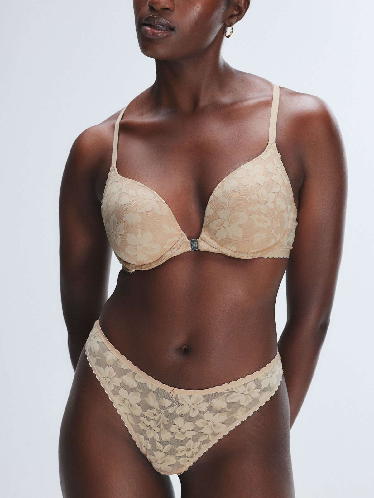 

Бюстгальтер пуш-ап Savage X Fenty Lavish Lace Front-Closure, цвет Honey Nude