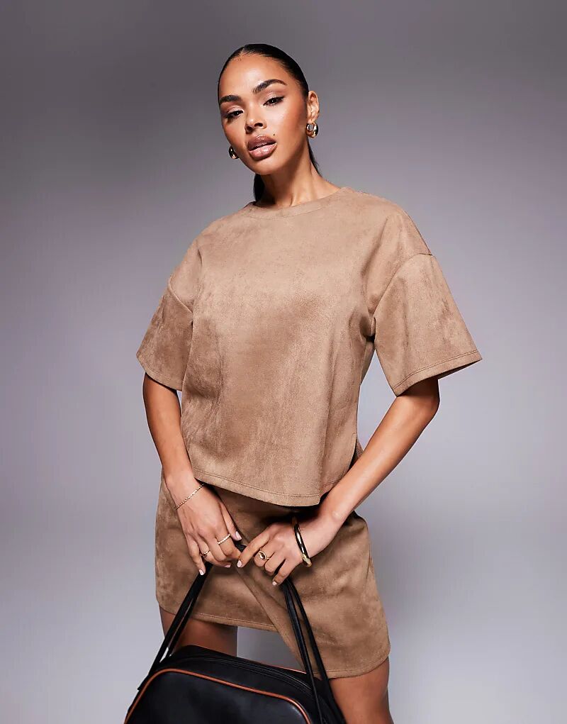 

Футболка свободного кроя из искусственной замши ASOS DESIGN табачного цвета