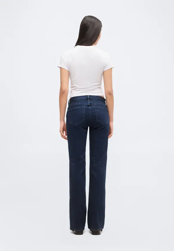 Джинсы клеш Gap, Long and Lean Bootcut, темный индиго — фото 3