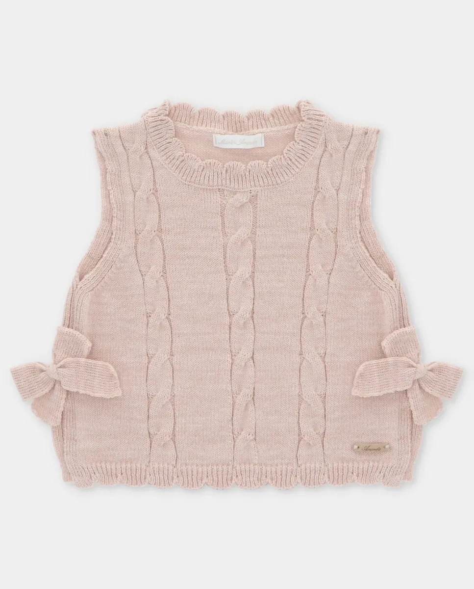 

Вязаный детский жилет с косами розового цвета Martín Aranda