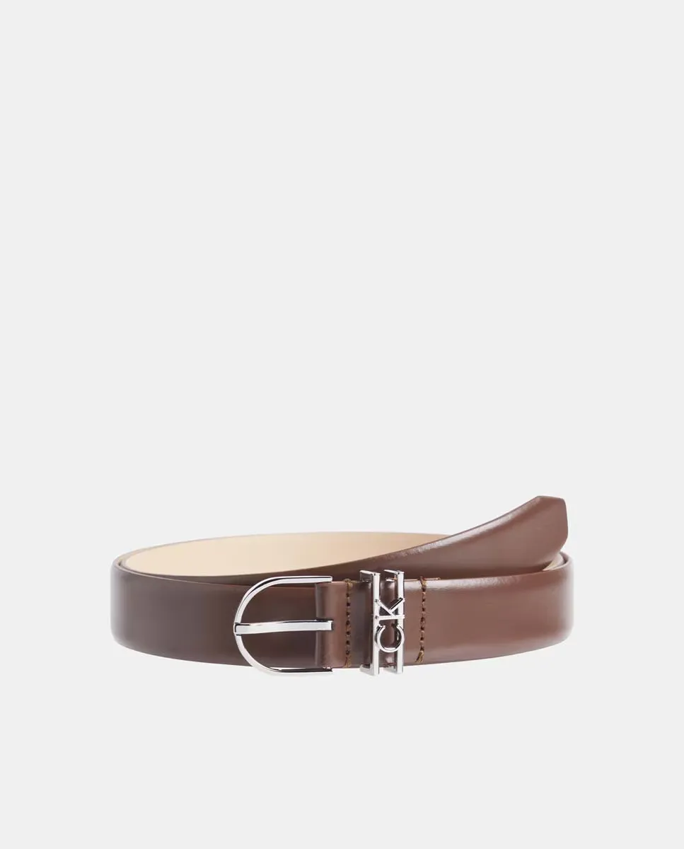 

Кожаный ремень с овальной пряжкой и логотипом CK Calvin Klein, коричневый