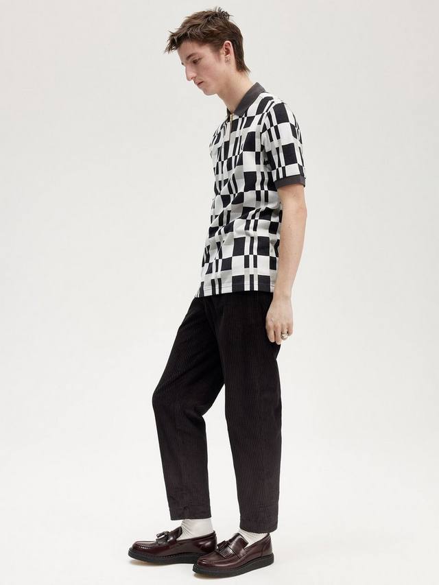 

Вельветовые брюки зауженного кроя Fred Perry, черный