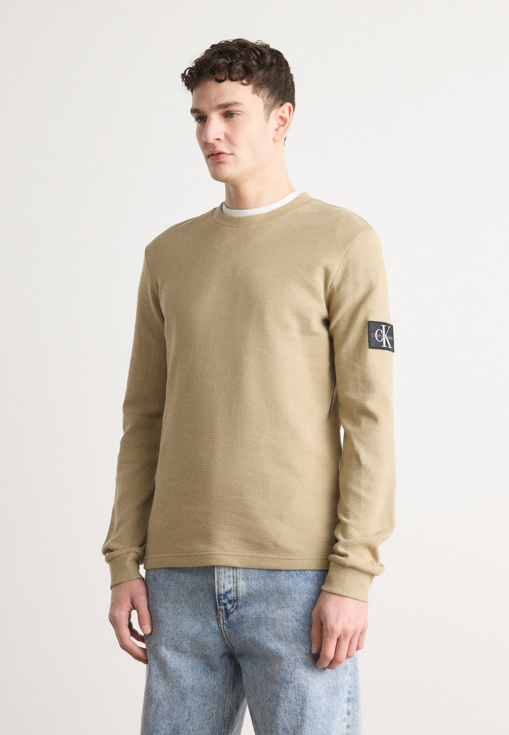 

Футболка с длинным рукавом BADGE TEE Calvin Klein Jeans, светло-коричневый
