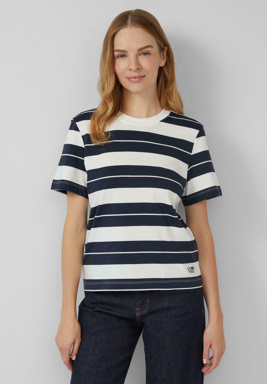 

Футболка s.Oliver STREIFEN-MIT PATCH, Navy/Dark Blue, Синий, Футболка s.Oliver STREIFEN-MIT PATCH, Navy/Dark Blue