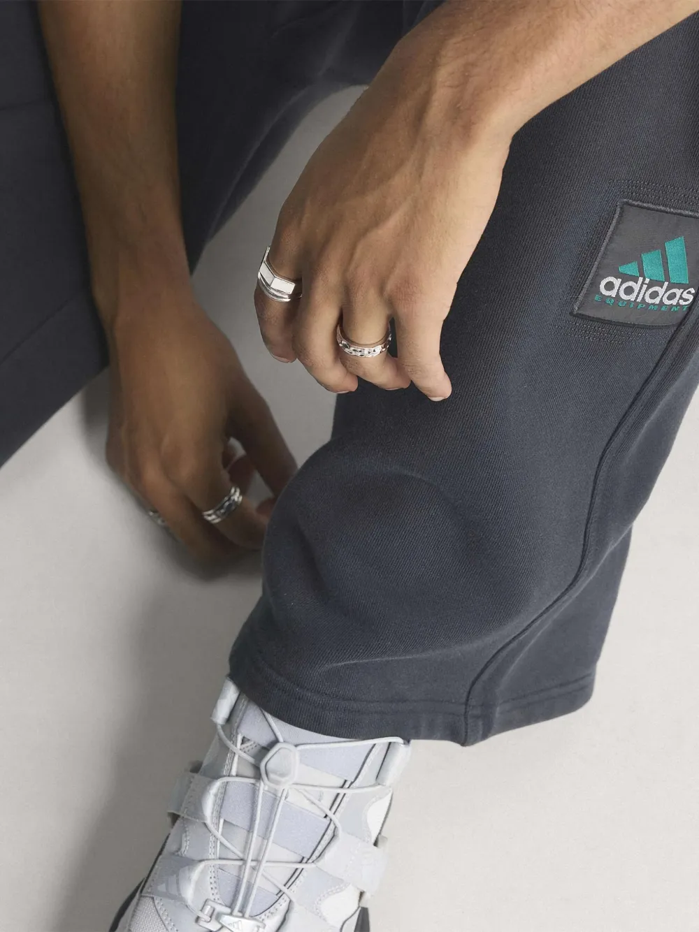 Спортивные брюки с логотипом EQT Adidas, черный — фото 3