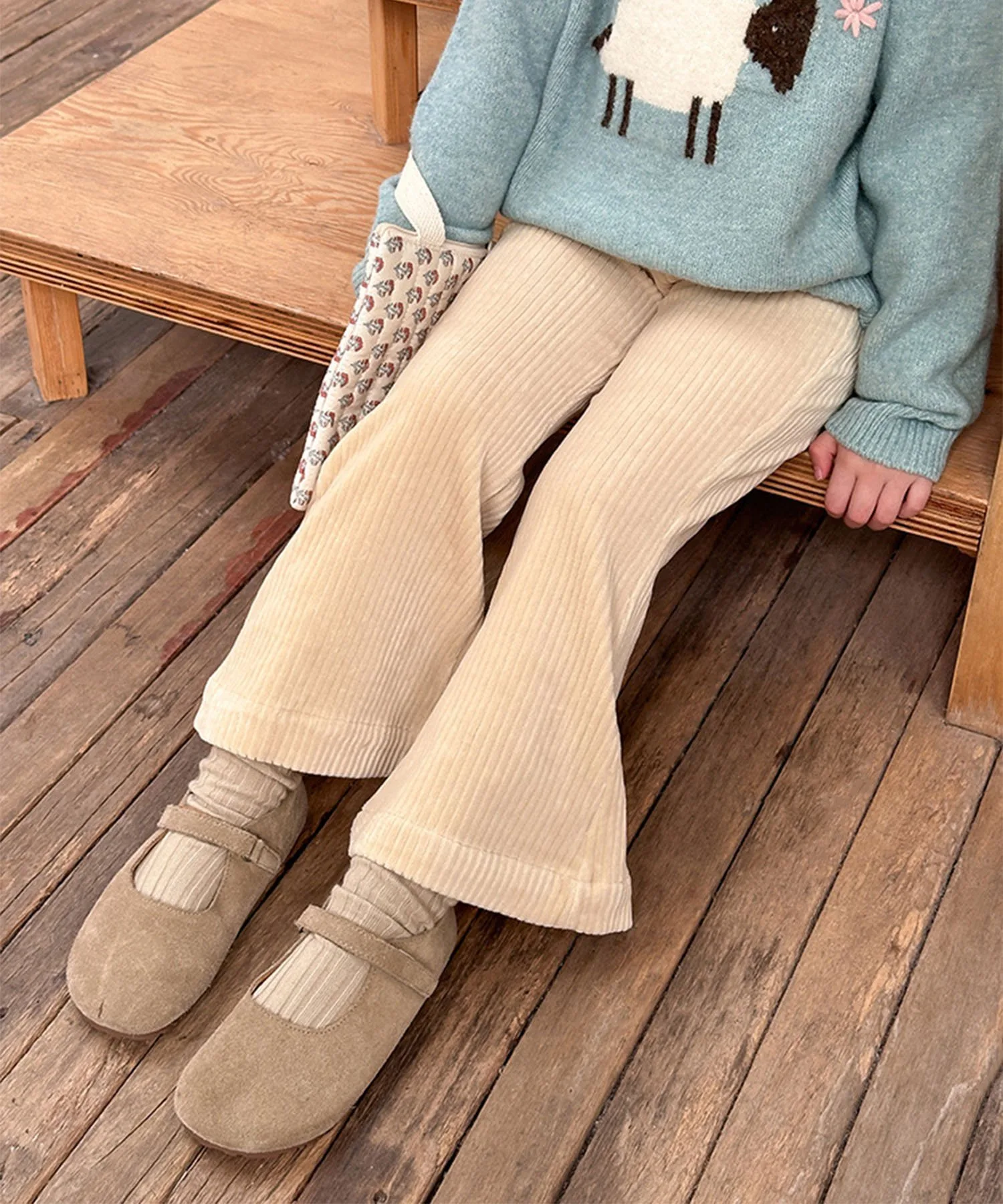 Детские ретро-брюки-клеш из вельвета Aimoha Kids, Light beige — фото 3