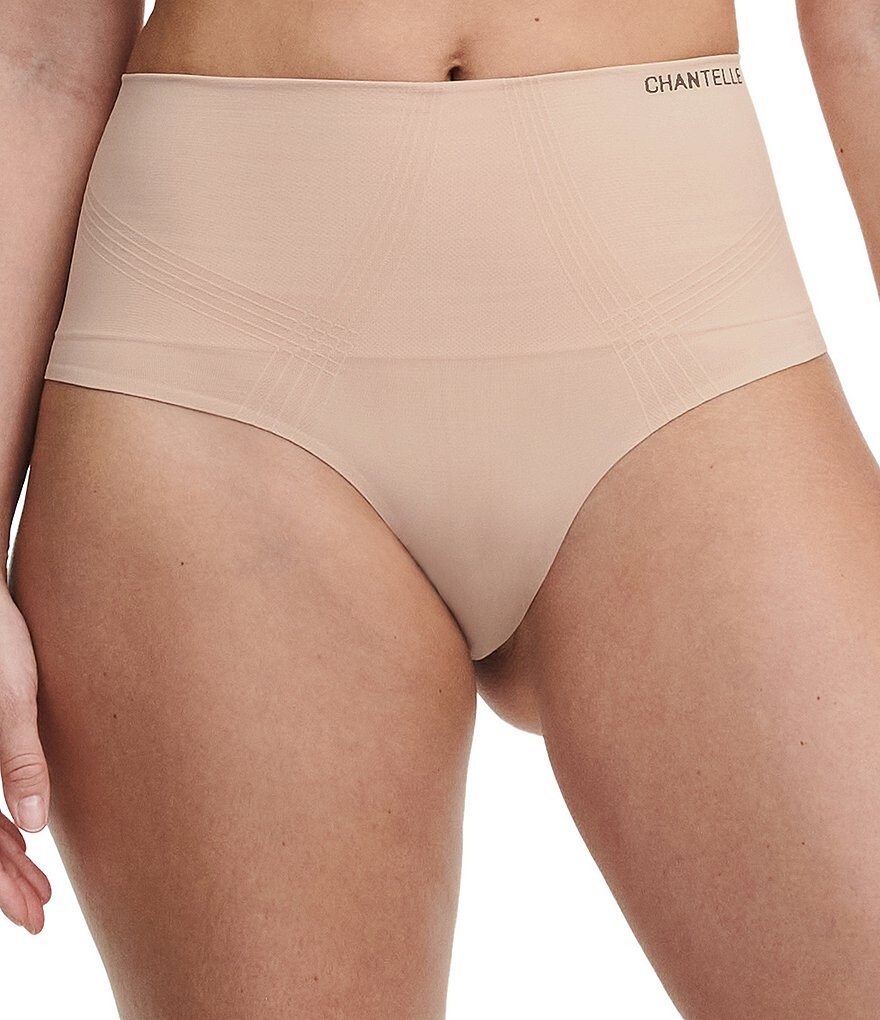 

Моделирующие стринги Chantelle Smooth Comfort с высокой талией, бежевый