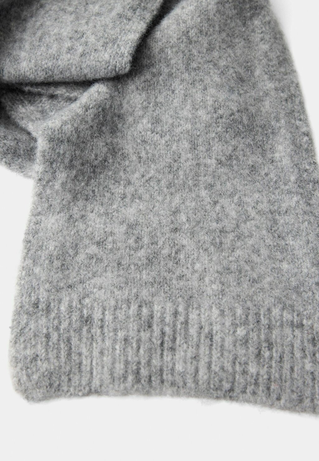 

Шарф Bershka, серый