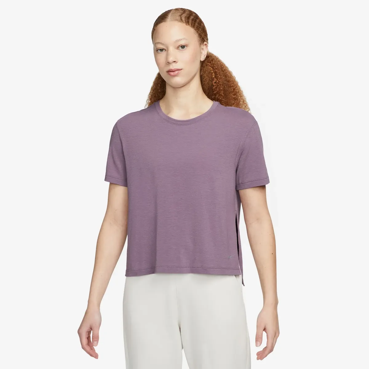 

Рубашка для йоги Nike "ЖЕНСКИЙ ТОП YOGA DRI-FIT", цвет Violet Dust/Particle Grey