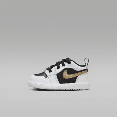 

Кроссовки Jordan 1 Low Alt, цвет White/Black/Metallic Gold