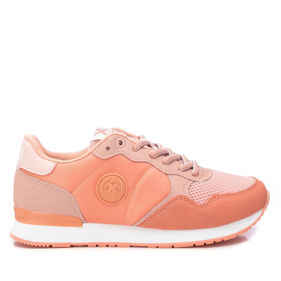 Женские кроссовки на шнуровке от XTI_, цвет light/pastel orange