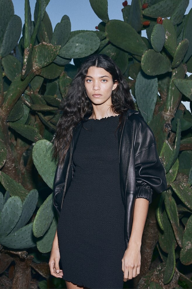 

Платье с оверлочными деталями H&M, черный