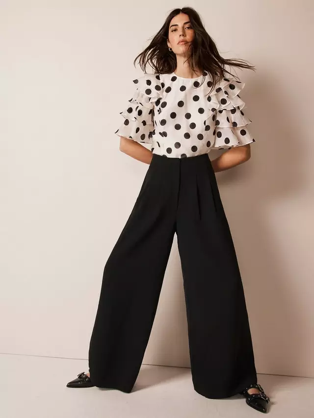 

Топ Mint Velvet Polka Dot Ruffle Linen Blend, цвет white/black