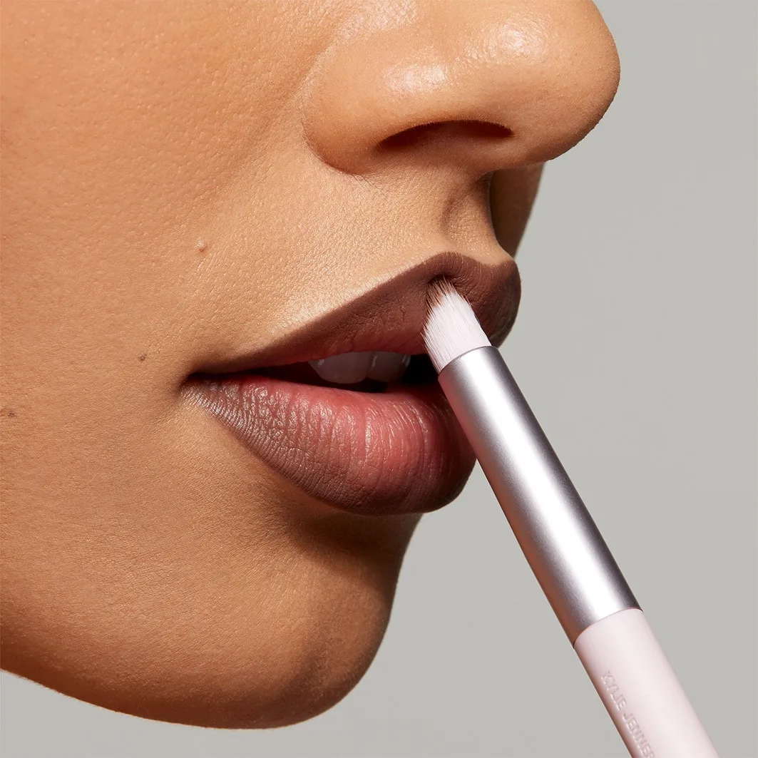 Кисть для губ, кисть для моделирования и растушевки. Kylie Cosmetics, 1 шт — фото 4