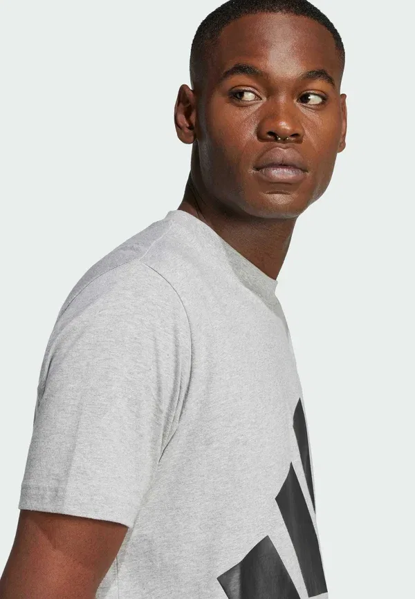 Футболка Adidas Sportswear Essentials big logo single print t-shirt, средне-серый меланж черный — фото 3