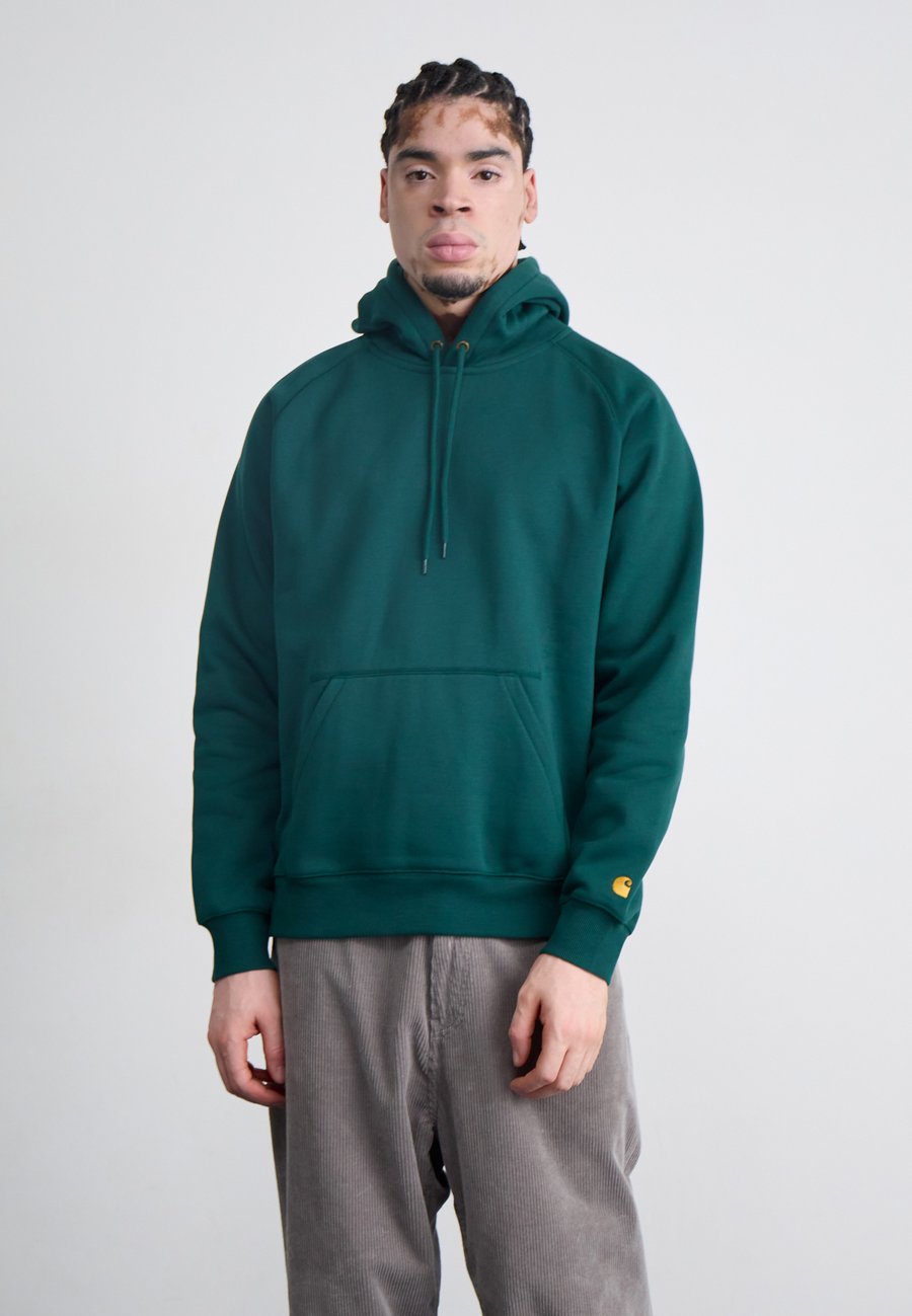

Худи Carhartt WIP HOODED CHASE, Dark Fir/Gold-Coloured/Dark Green