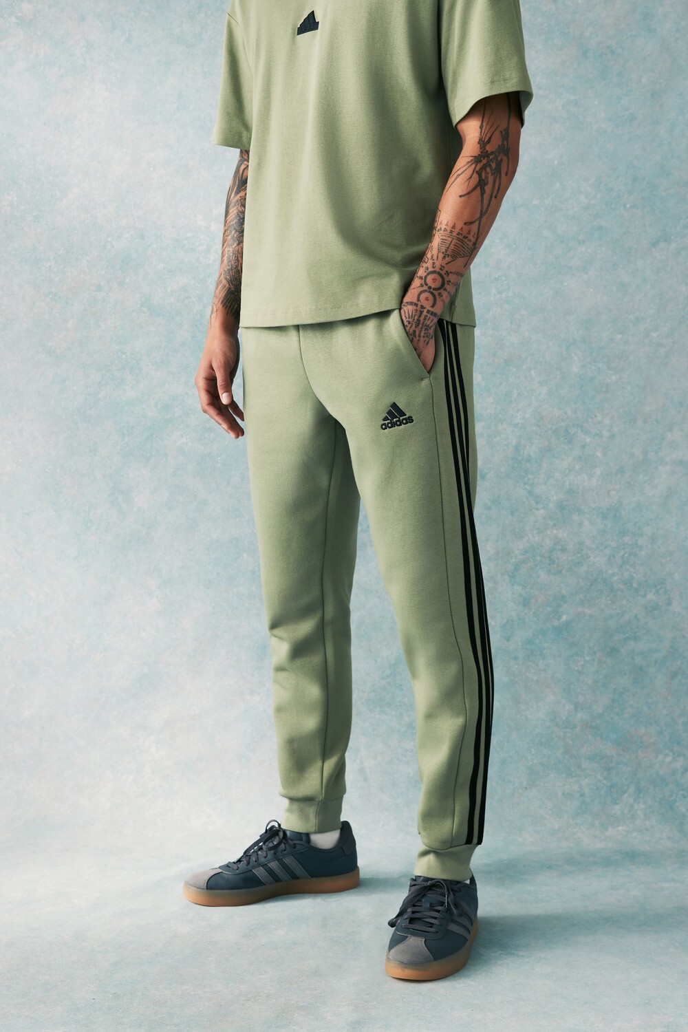 

Толстовка с капюшоном из флиса Essentials с тремя полосками Adidas, зеленый