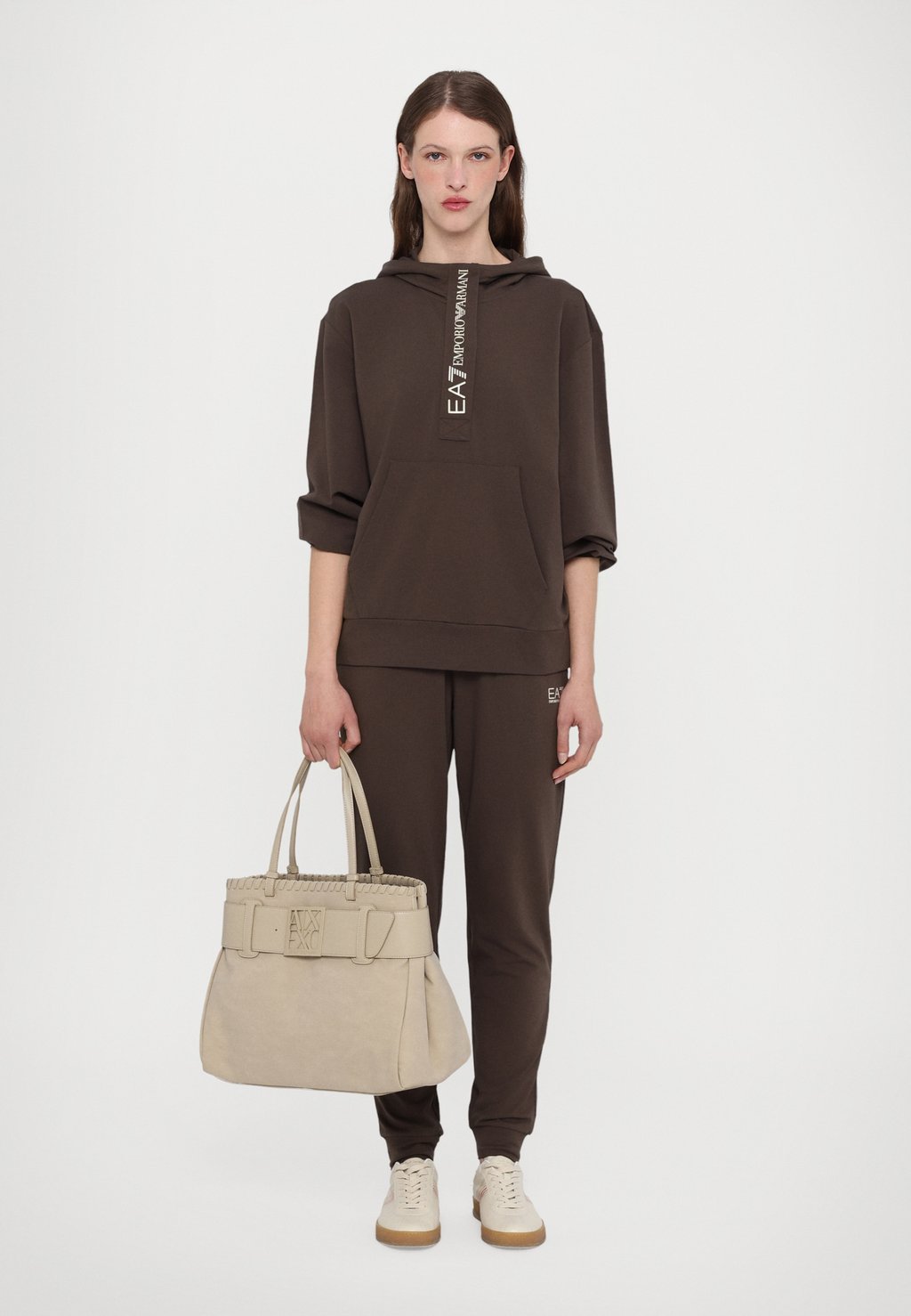 

Сумка MEDIUM SHOPPING BAG Armani Exchange, бежевый