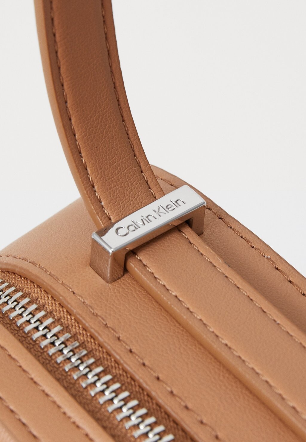 

Сумка через плечо LINE QUILT Calvin Klein, коричневый
