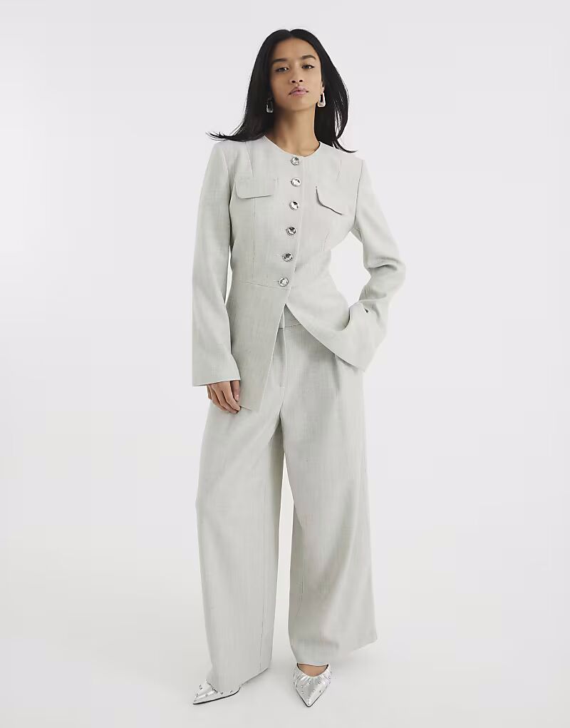 

Куртка в стиле милитари River Island Petite бежевого цвета