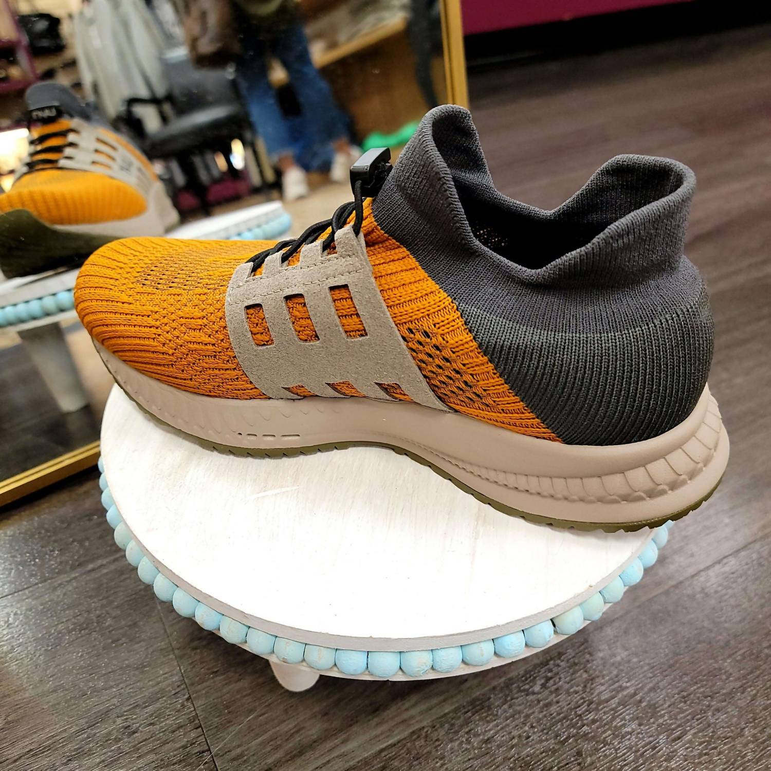 Женские кроссовки Nature Tune Slip-On горчичного цвета UYN, Mustard — фото 2