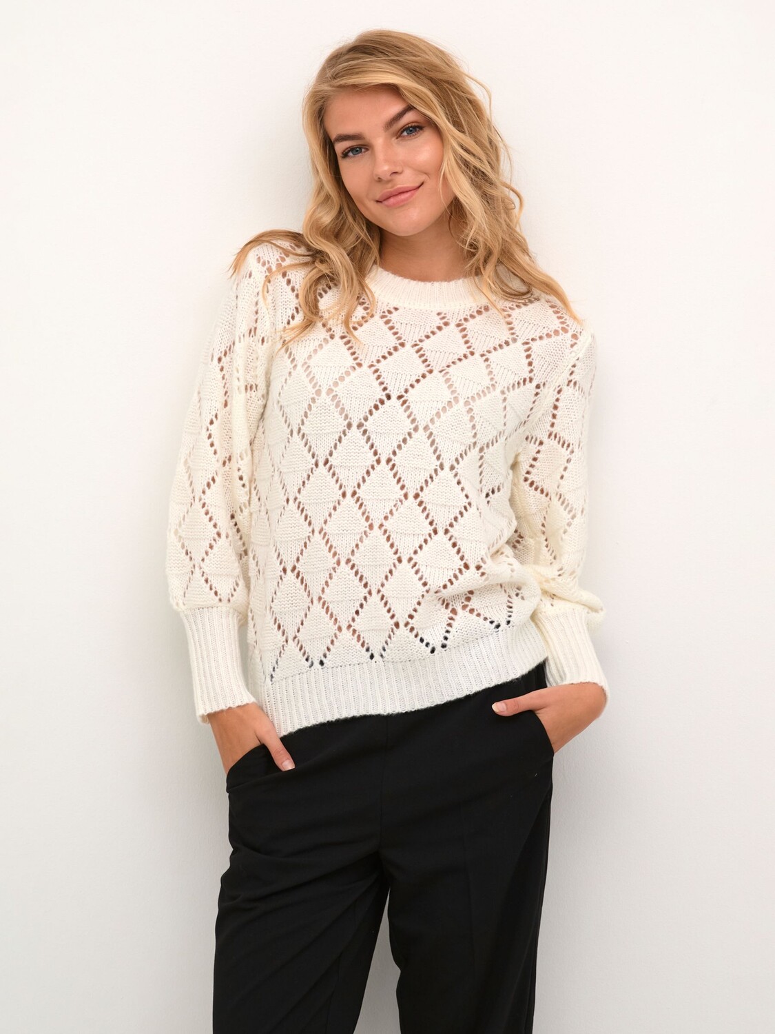 

Джемпер Joanna Diamond с отверстиями KAFFE, мел