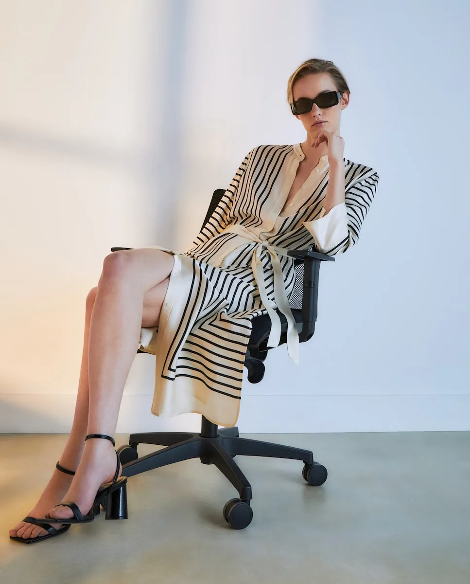

Платье с длинными рукавами и полосатым принтом Woman El Corte Inglés, белый