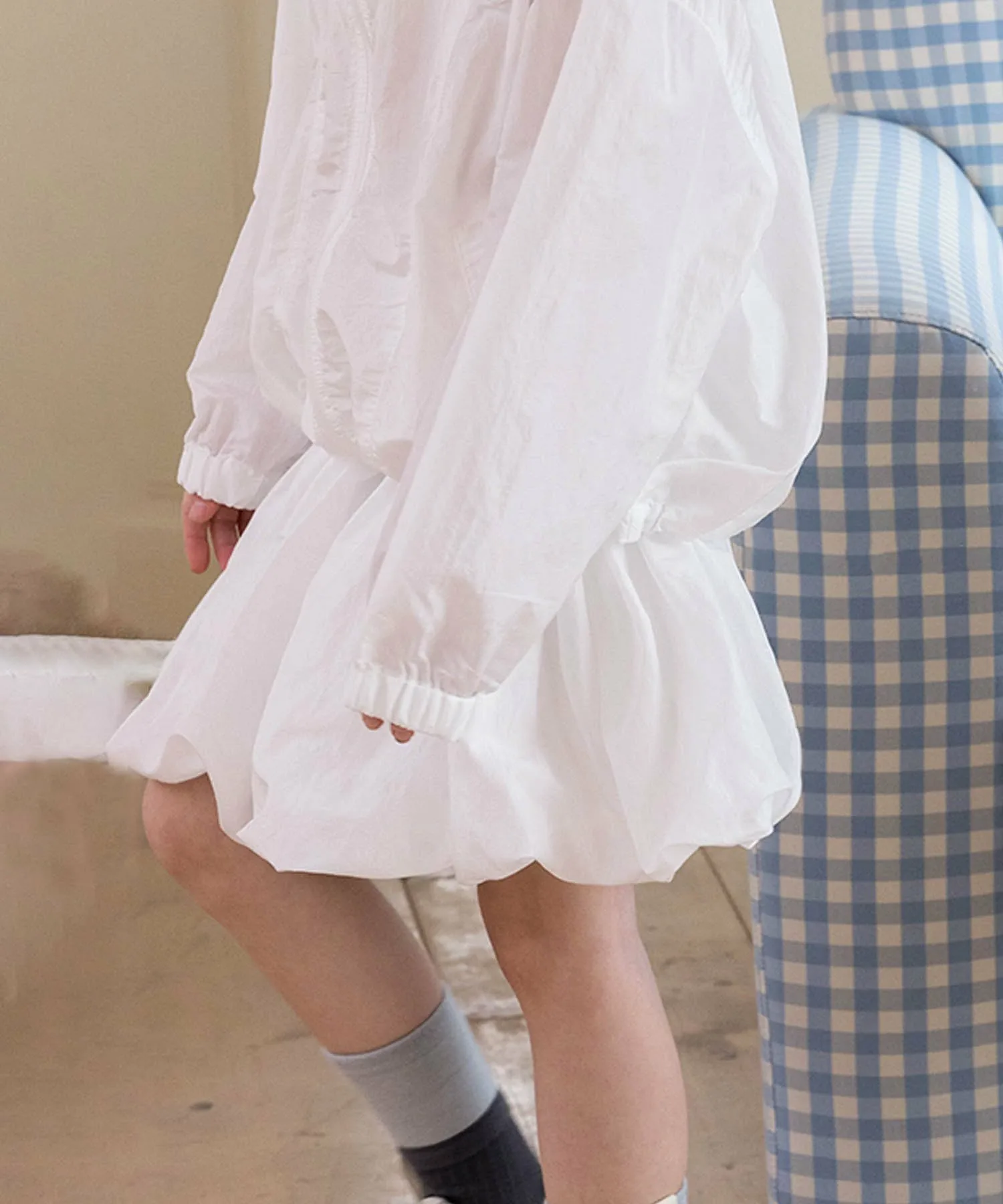 Комплект из вышитой куртки с капюшоном и расклешенной юбки Aimoha Kids, white — фото 4