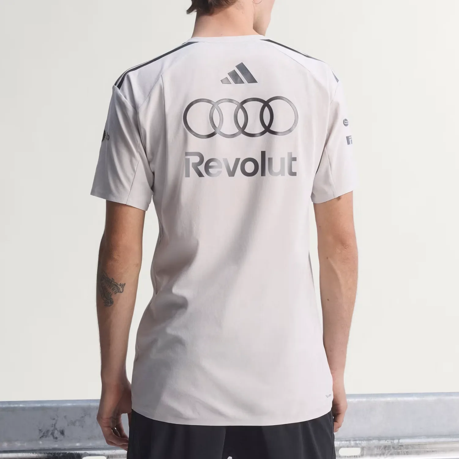 Футболка Audi TEAM мужская Adidas, Chalk Pearl/Iron Gray — фото 4