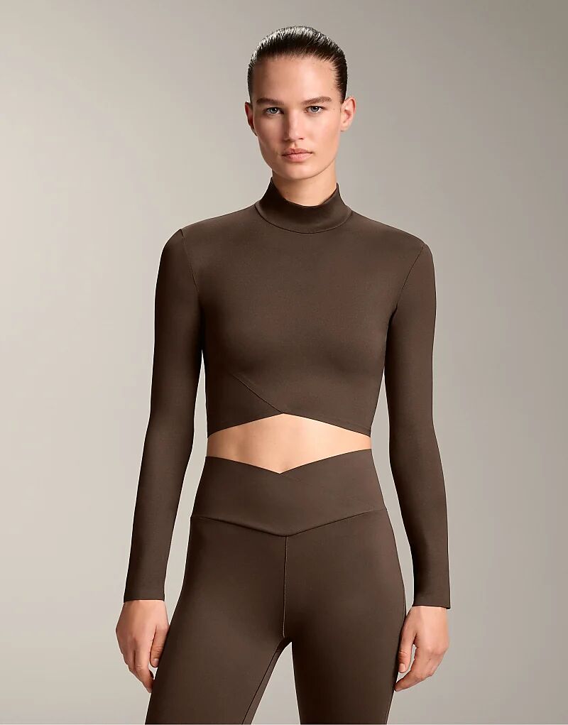 

Лонгслив OYSHO Perfect-adapt с длинными рукавами коричневого цвета