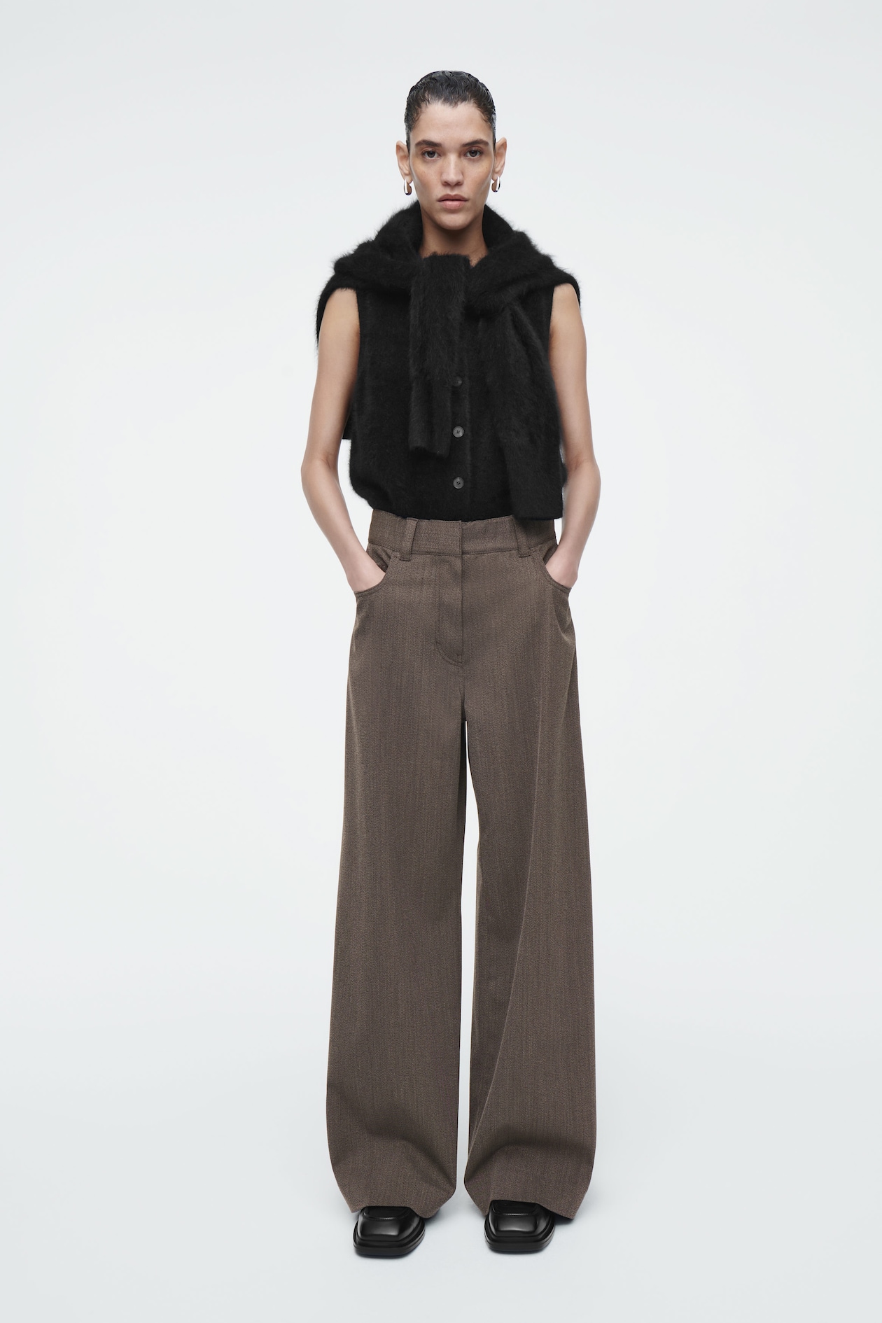 

Широкие брюки из смесовой шерсти-regular fit COS, коричневый