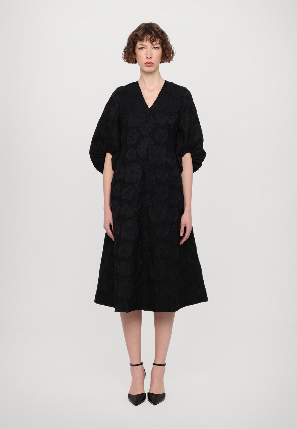 

Коктейльное/вечернее платье VOLUME SLEEVES MIDI DRESS Stine Goya, черный