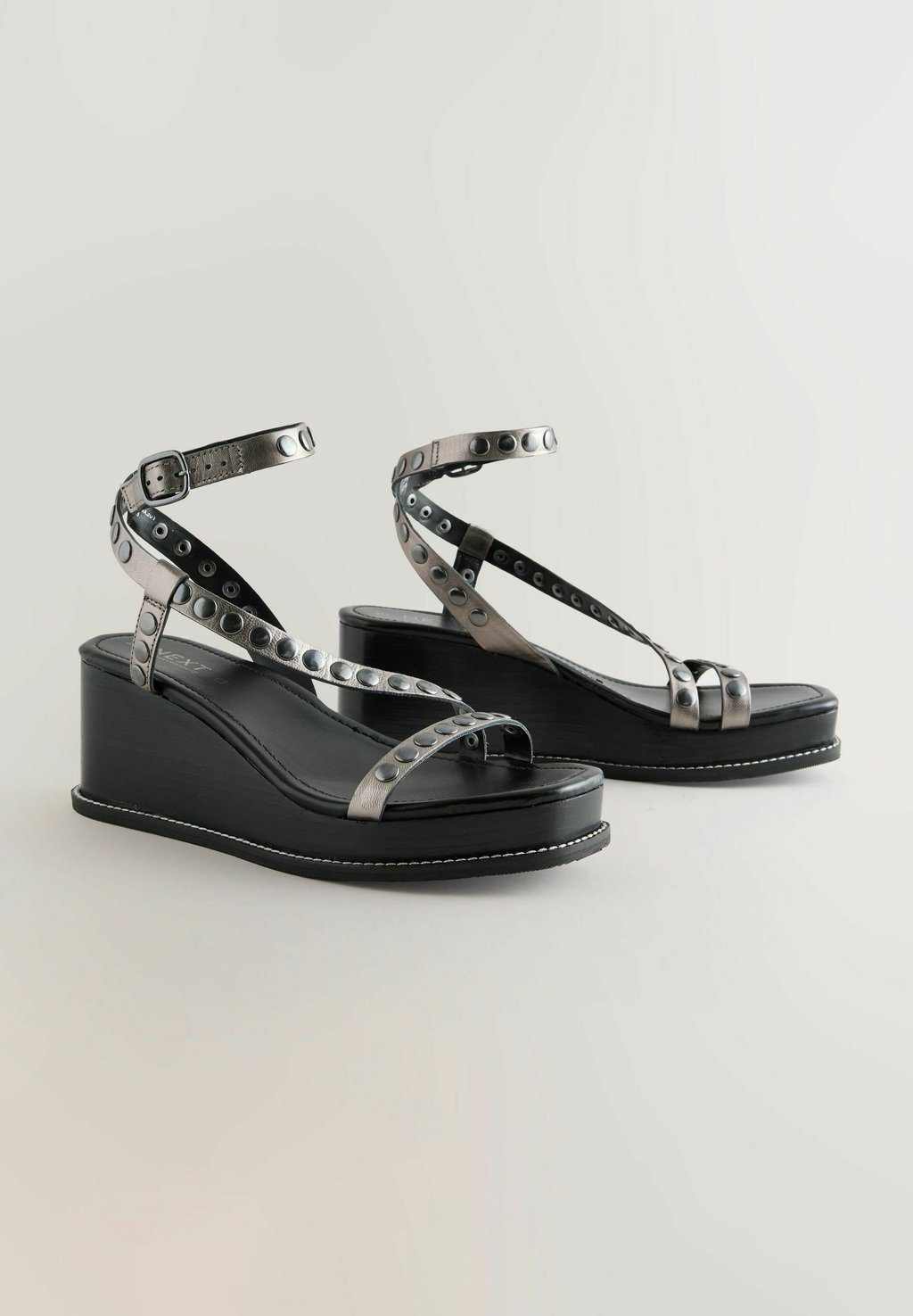 Босоножки на танкетке REGULAR FIT-FOREVER COMFORT SQUARE TOE DETAIL STRAPPY - Platform sandals Next, серебряный — фото 2