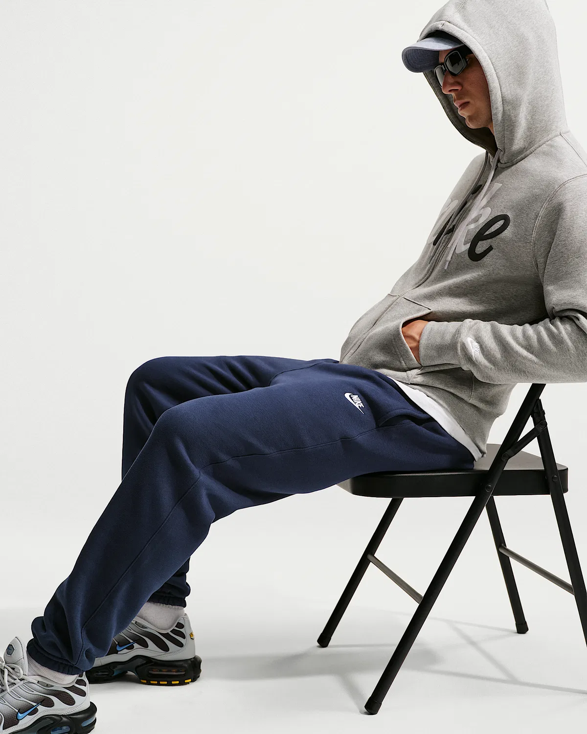 Мужские спортивные штаны Nike Club на флисе с манжетами, Obsidian/Obsidian/White — фото 4