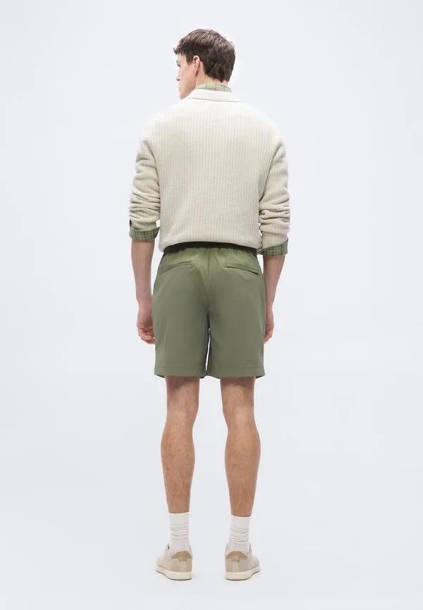 Прямые эластичные шорты из жатой ткани Calvin Klein, Deep Lichen Green — фото 4
