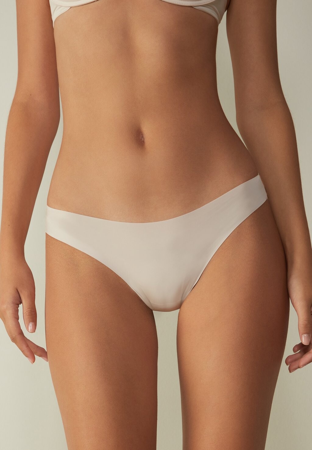 

Стринги BRAZILIAN Intimissimi, цвет off-white