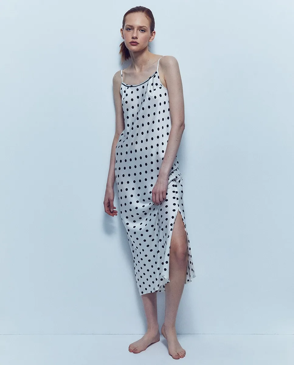 

Сатиновая ночнушка в горошек Sfera, бежевый