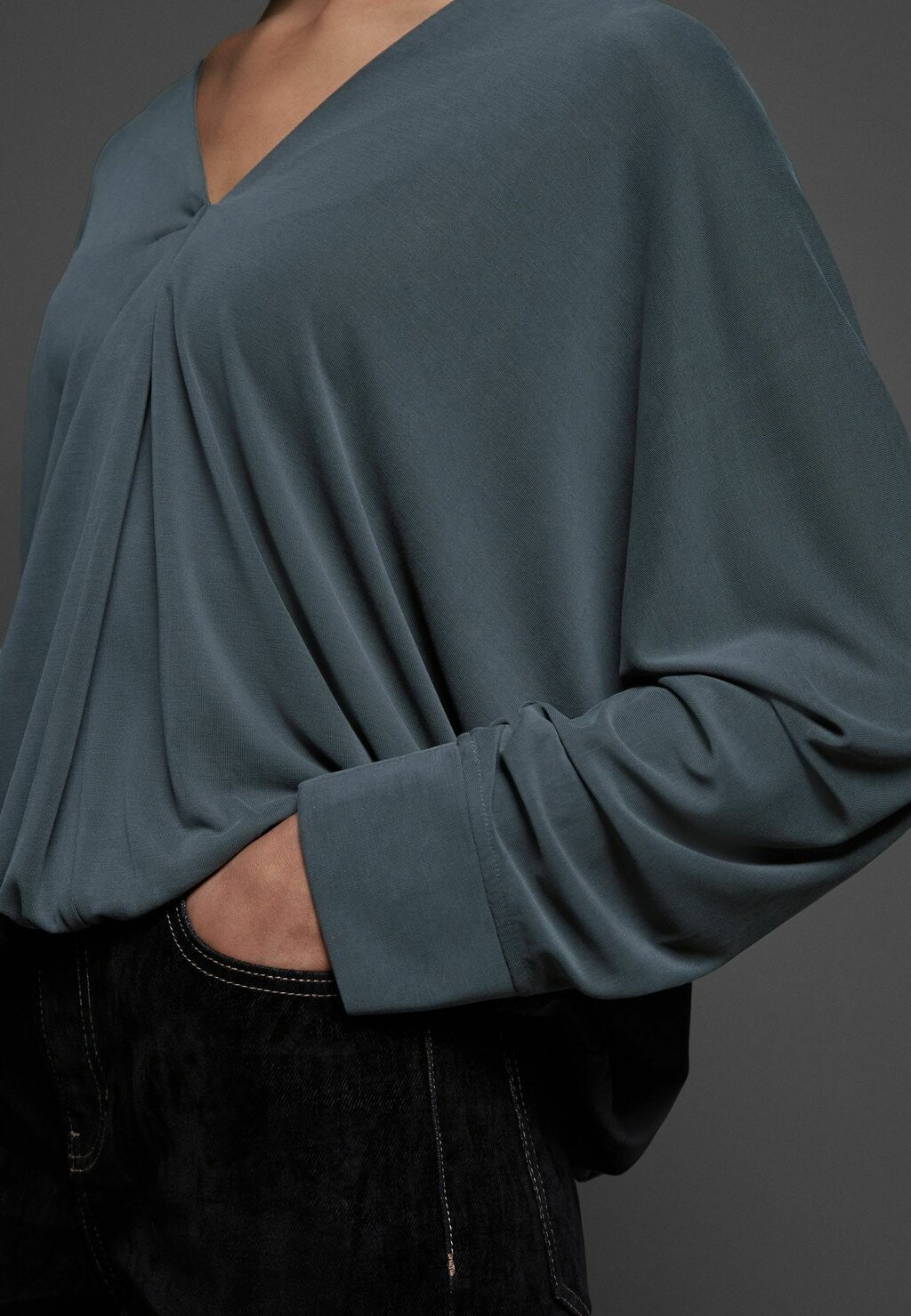 

Топ с длинными рукавами V-NECK BUBBLEHEM Next, серый
