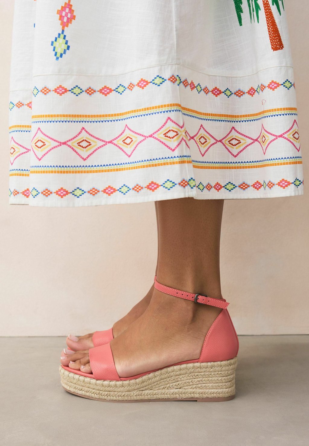 Босоножки на танкетке REGULAR - FOREVER COMFORT ROUND TOE - Espadrilles Next, цвет Mottled Pink — фото 3