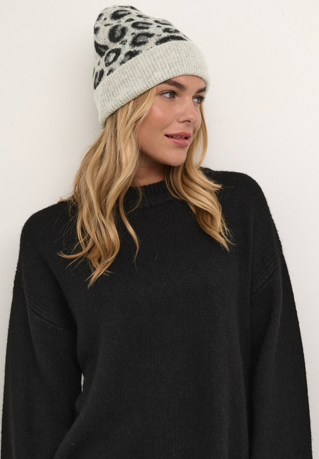 

Шапка KAMAIKEN Kaffe, цвет leo knit pattern