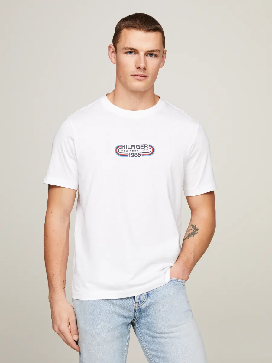 

Футболка Tommy Hilfiger "HILFIGER TRACK GRAPHIC TEE" с графическим логотипом, белый